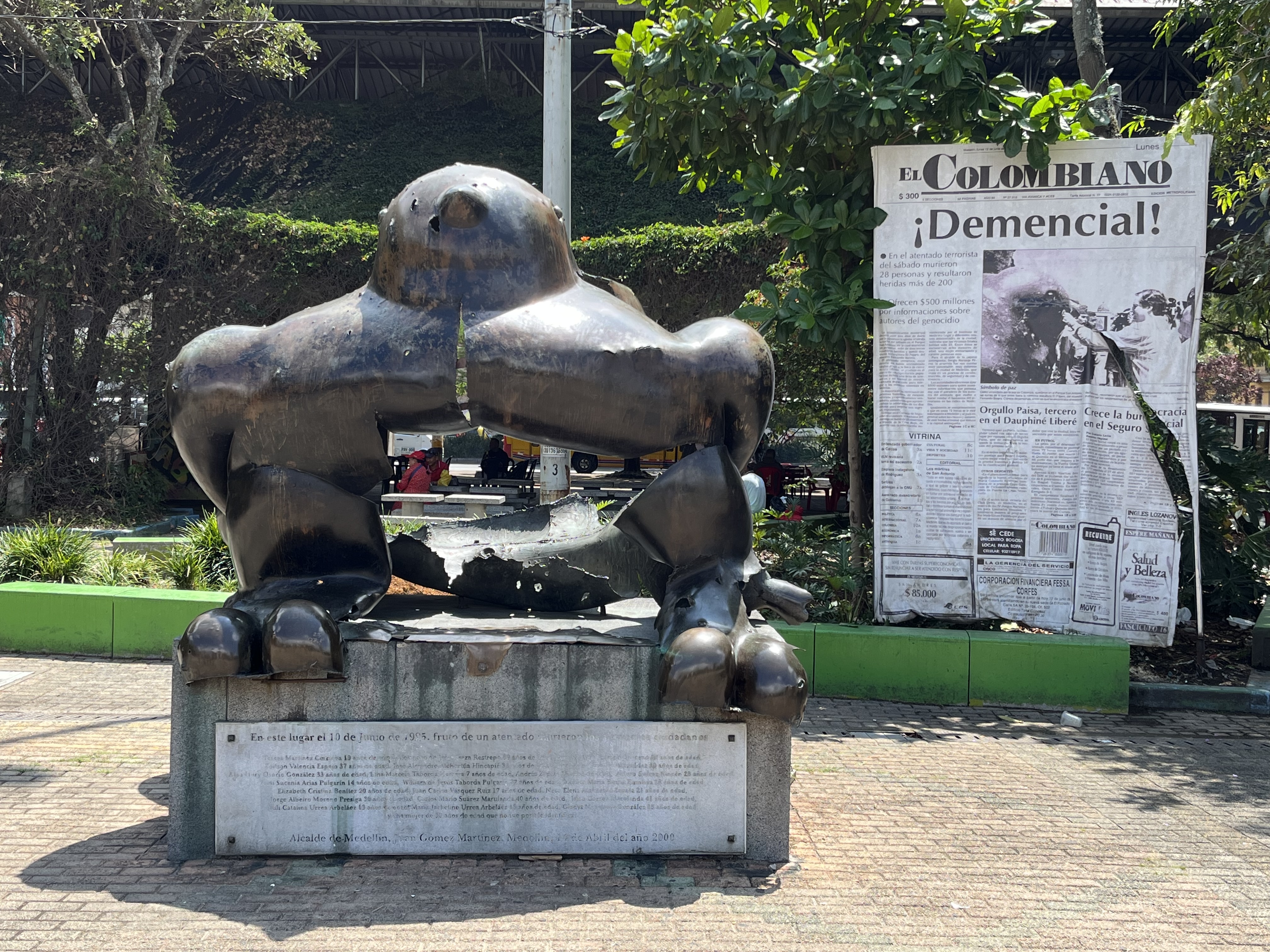 der zerstörte Vogel in der plaza San Antonio